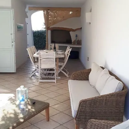 Casa de Férias Villetta Tom 100 M Dalla Spiaggia Calasetta
